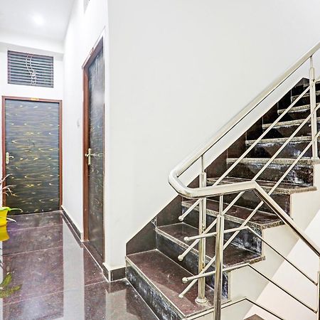 Hotel O The Maruti Paying Guest House Varanasi Bagian luar foto
