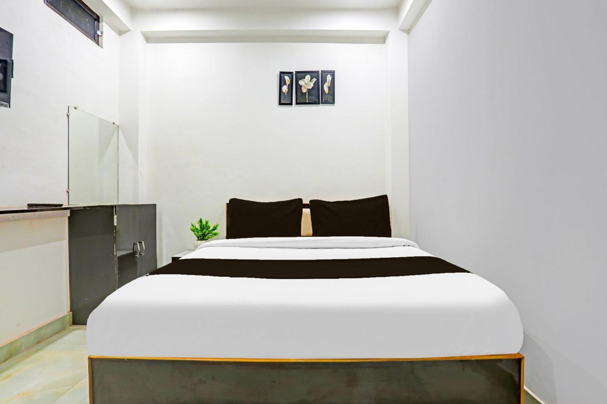 Hotel O The Maruti Paying Guest House Varanasi Bagian luar foto