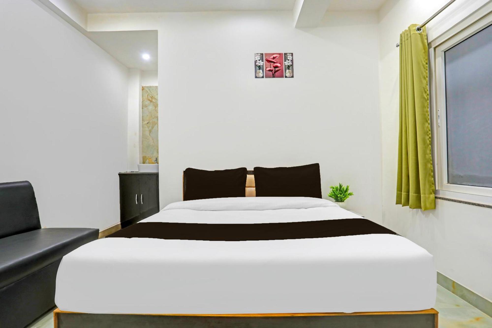 Hotel O The Maruti Paying Guest House Varanasi Bagian luar foto