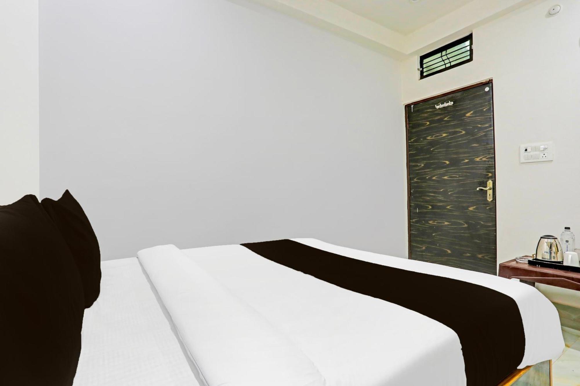 Hotel O The Maruti Paying Guest House Varanasi Bagian luar foto
