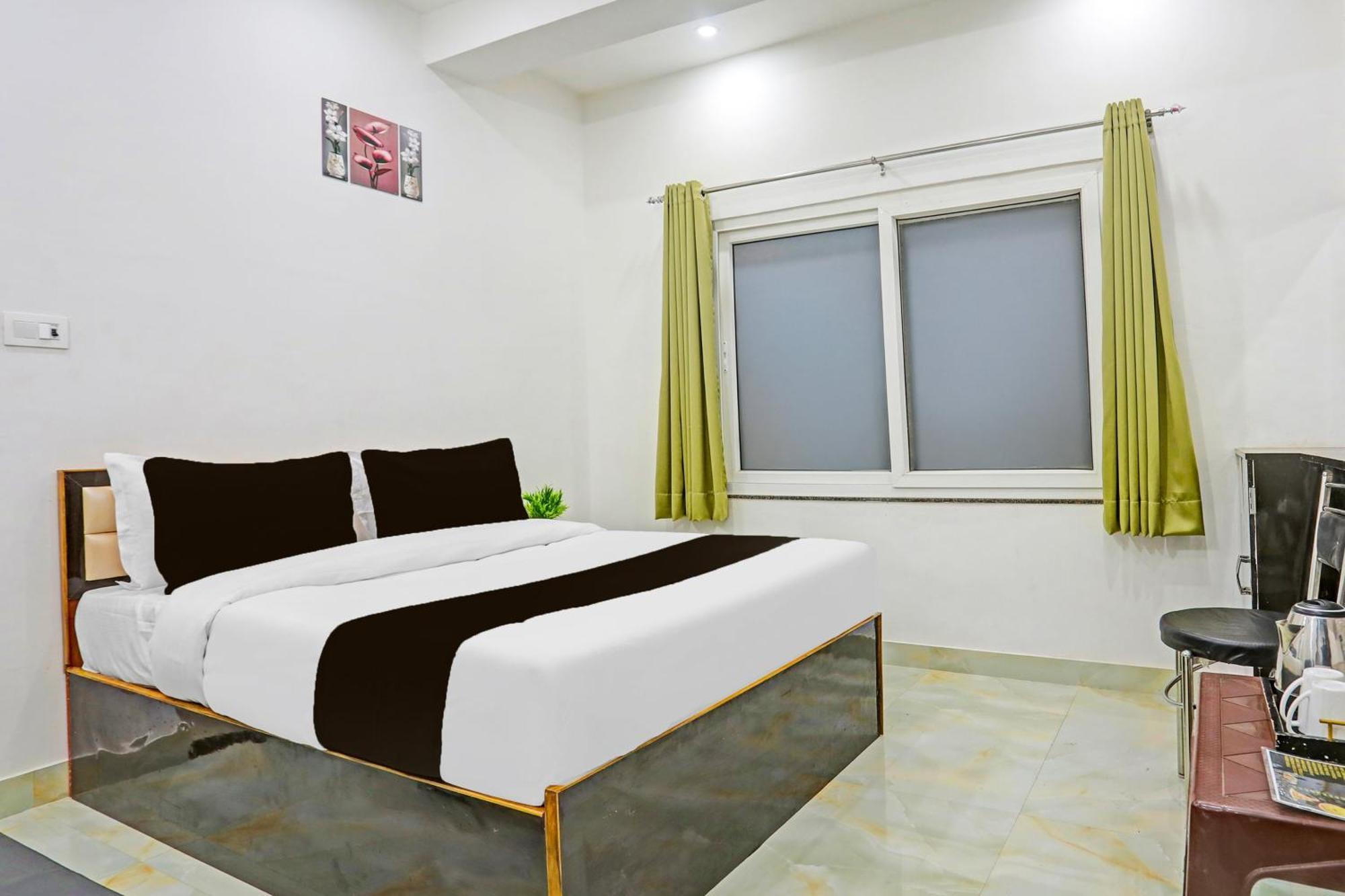 Hotel O The Maruti Paying Guest House Varanasi Bagian luar foto