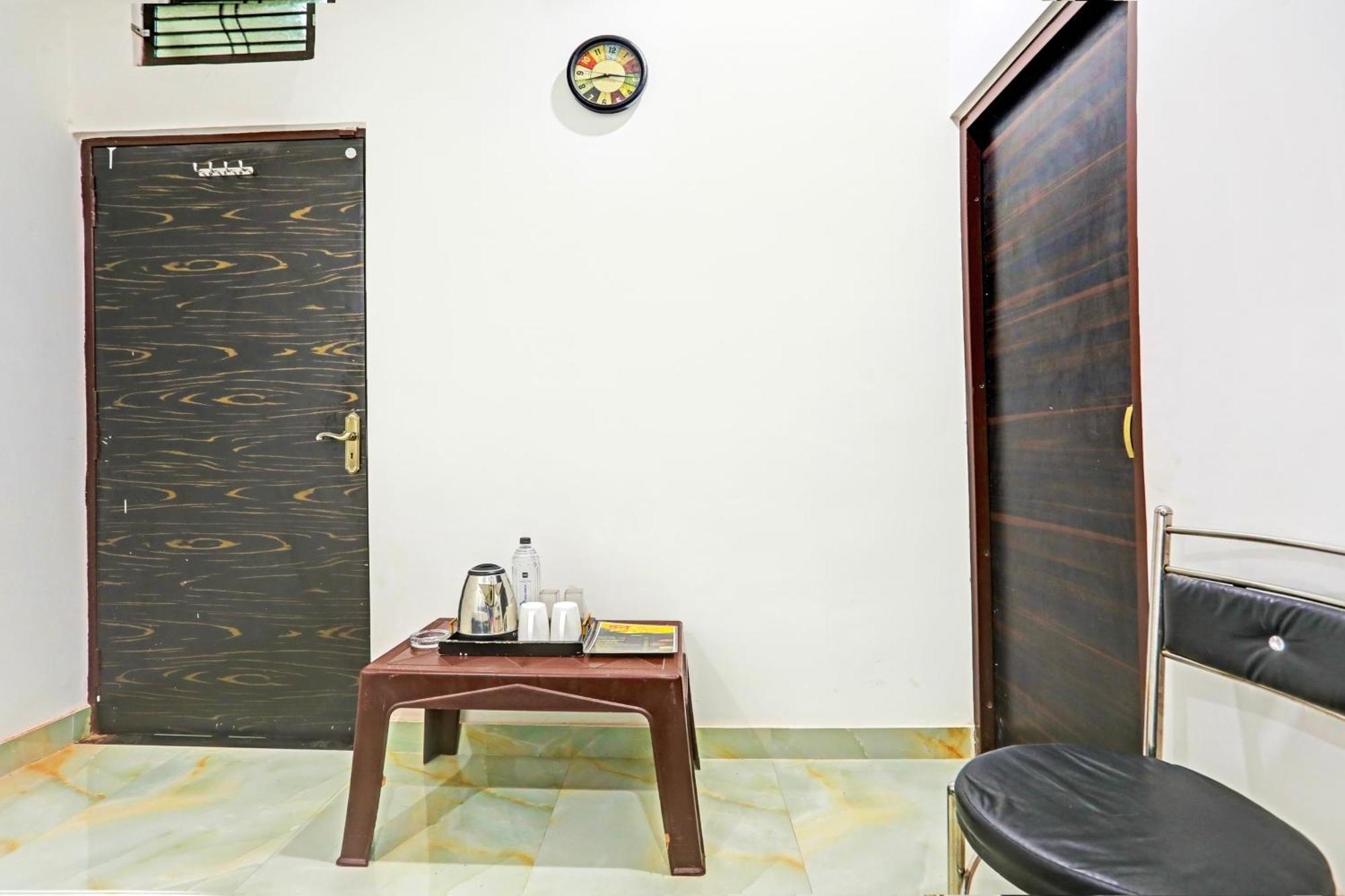 Hotel O The Maruti Paying Guest House Varanasi Bagian luar foto