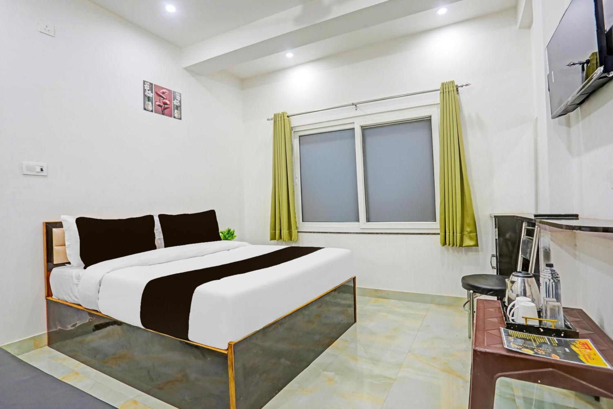 Hotel O The Maruti Paying Guest House Varanasi Bagian luar foto