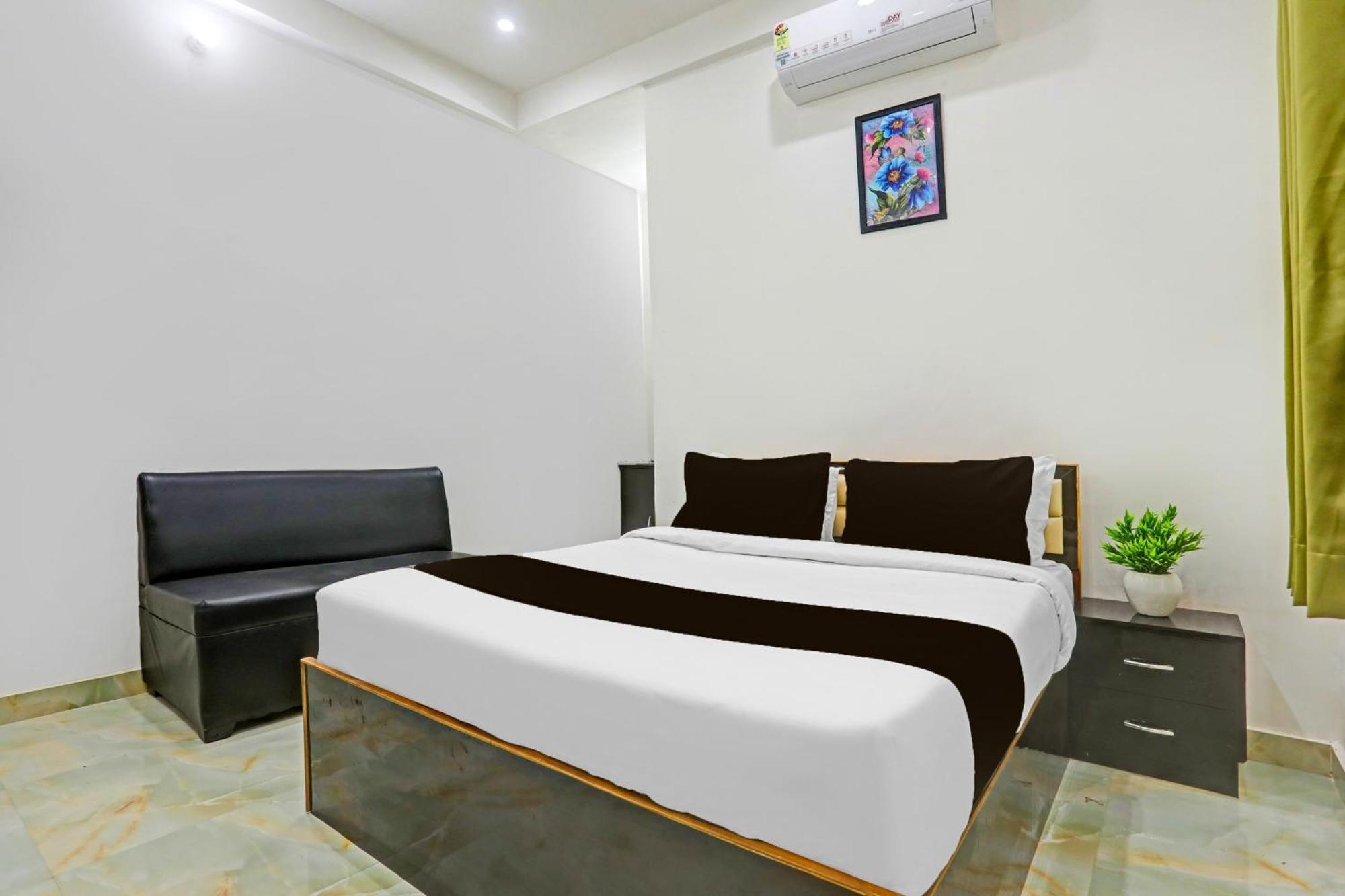 Hotel O The Maruti Paying Guest House Varanasi Bagian luar foto