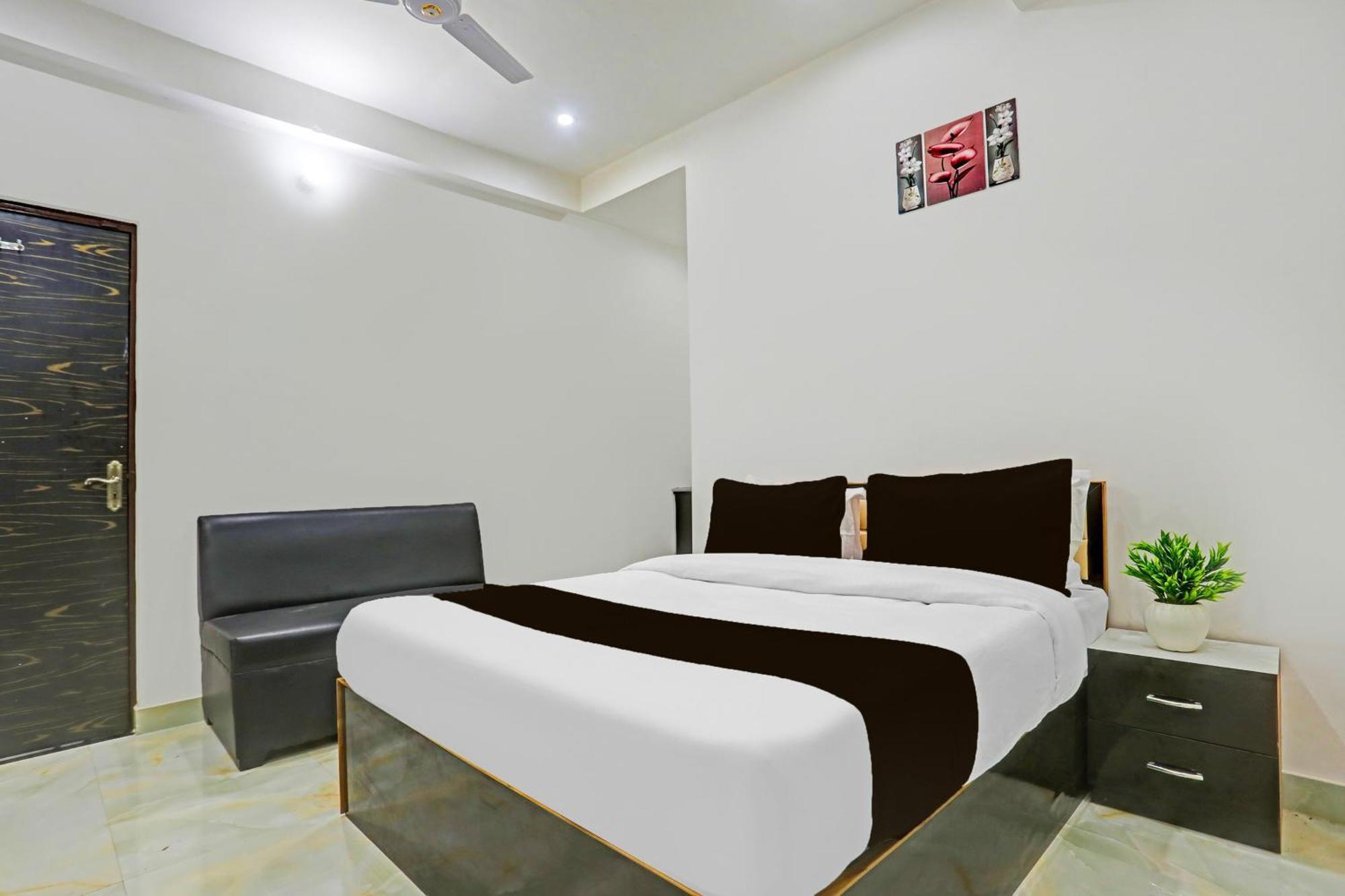 Hotel O The Maruti Paying Guest House Varanasi Bagian luar foto