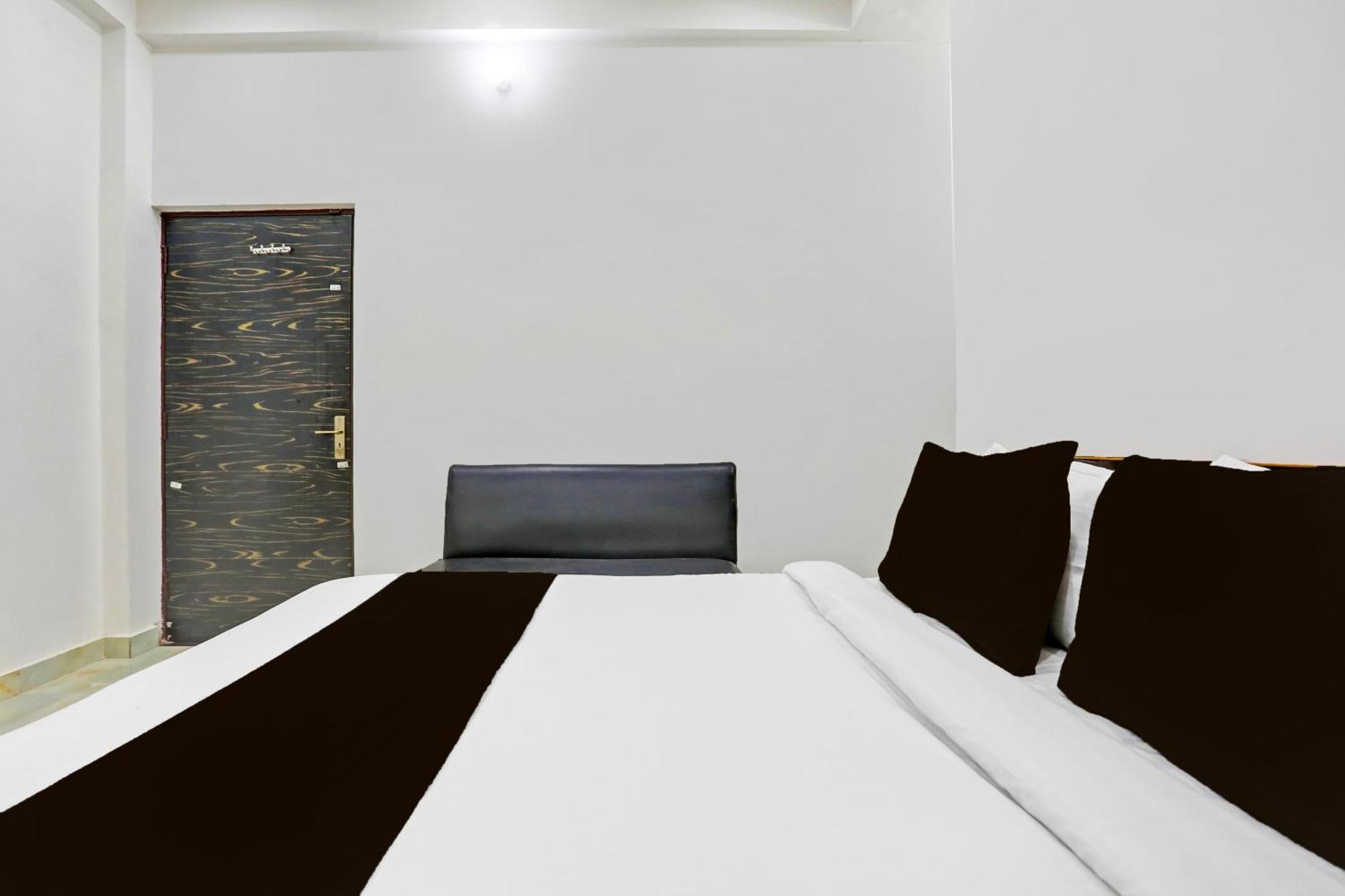 Hotel O The Maruti Paying Guest House Varanasi Bagian luar foto