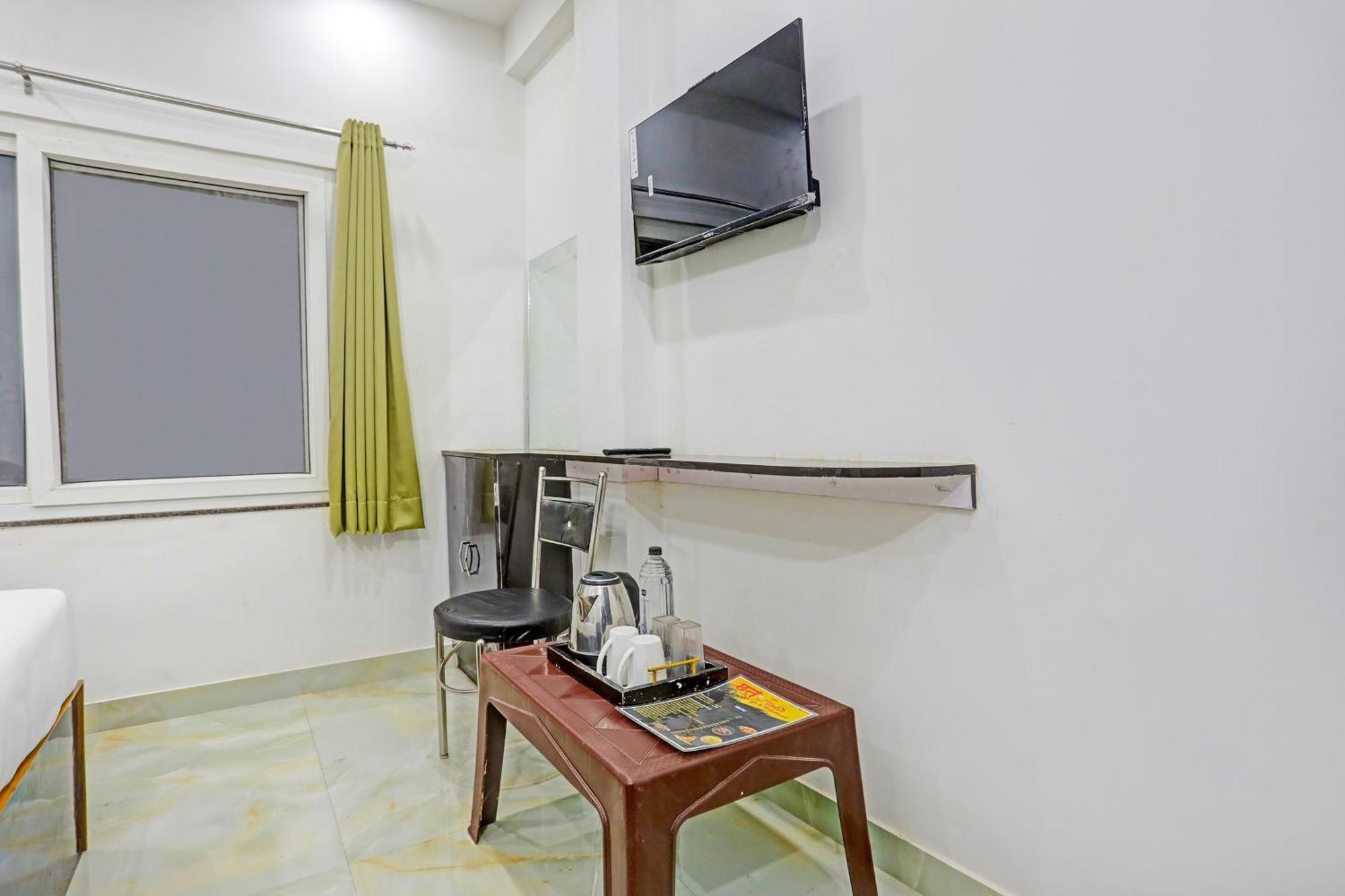 Hotel O The Maruti Paying Guest House Varanasi Bagian luar foto